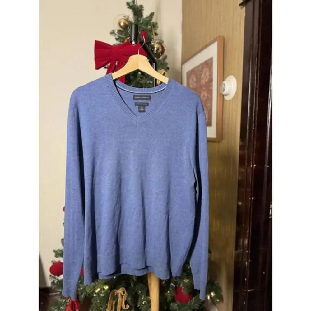 Banana Republic Men's V-Neck Sweater Blue Large